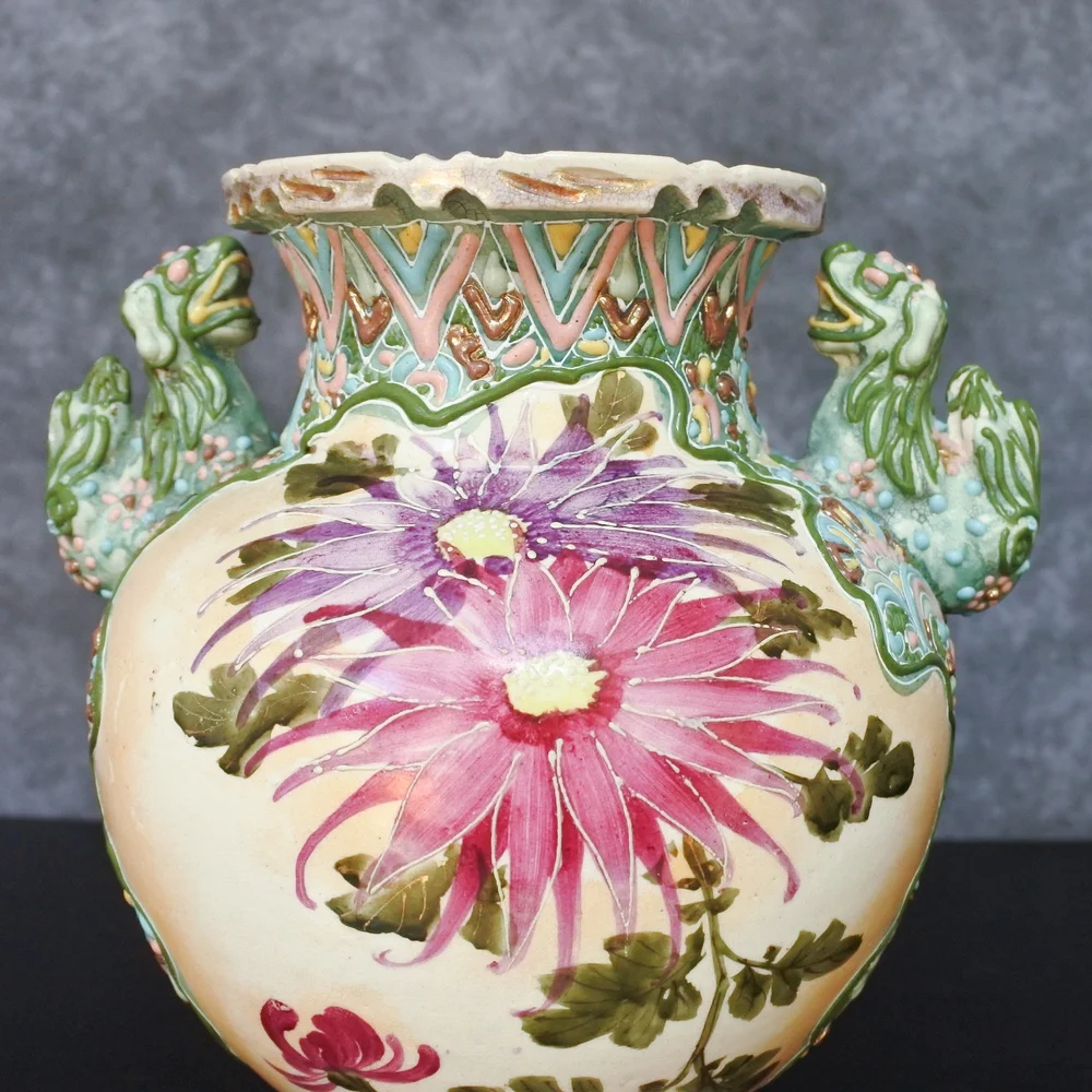 Antique Japanese Satsuma Moriage Foo Dog Floral Vase Urn - Picture 3 of 14